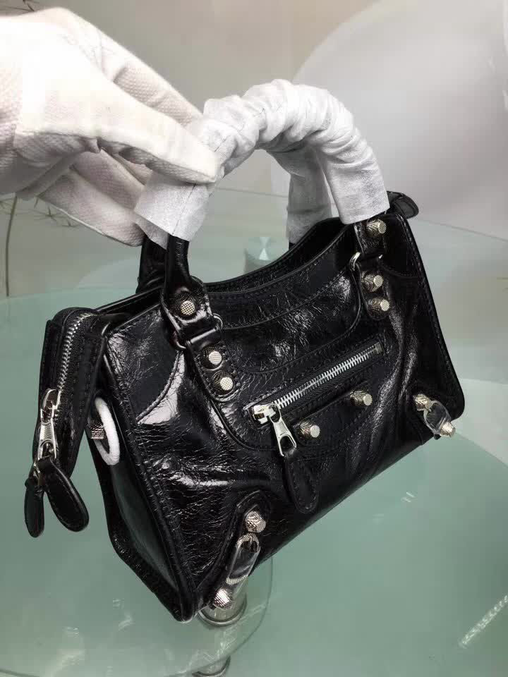 BALENCIAG巴黎世家 義大利進口 原版油蠟頭層牛皮 香皮小銀釘 時尚百搭 手提肩背斜挎包  BL1569